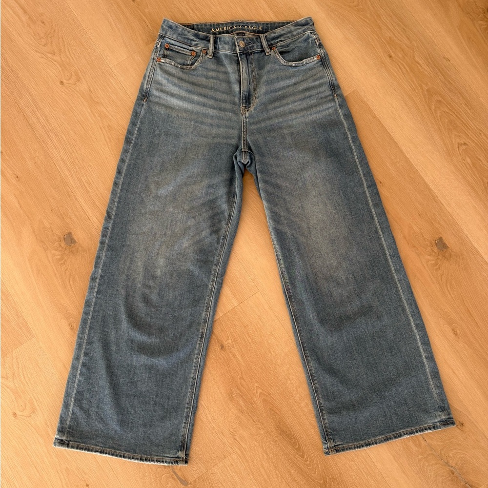 American Eagle women’s jeans Super High Rise Baggy Wide Leg, 4 short 27” inseam